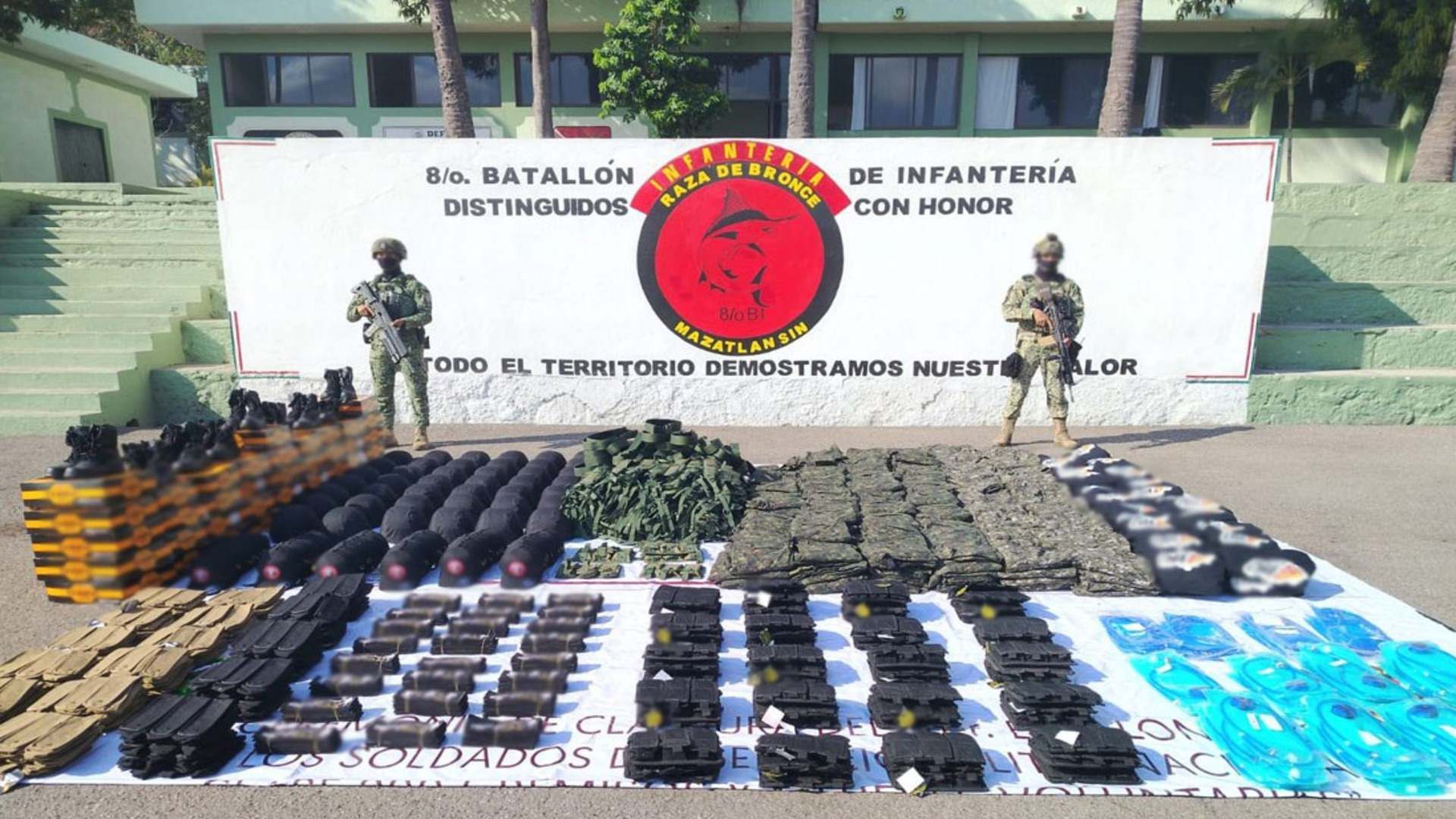 Los uniformados resguardaron lo decomisado.
